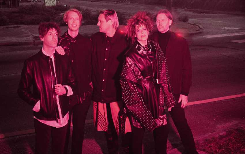 Arcade Fire acabam de estrear novo single… “Unconditional I (Lookout ...